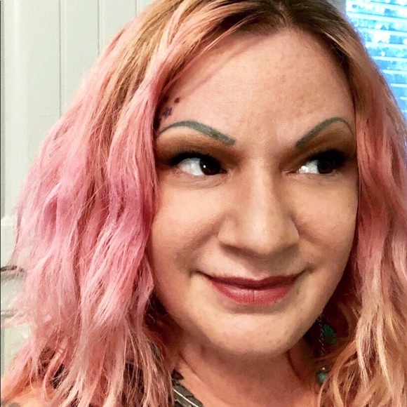 Meet your Posher, Stephanie - Picture 2 of 2